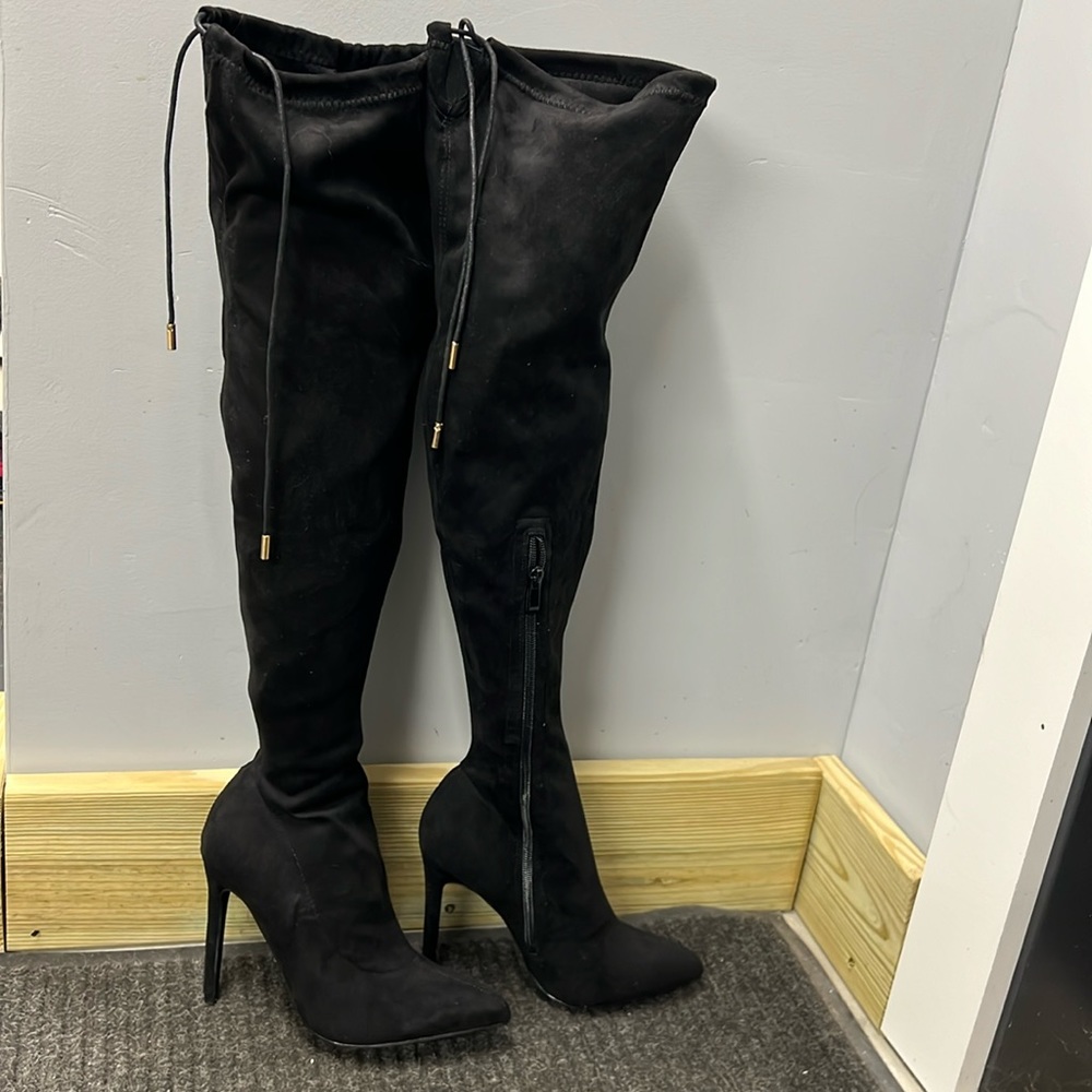 NWOT Trends Up Black Suede Thigh High Heeled Boots